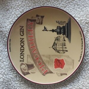 Free! London gin Piccadilly plate